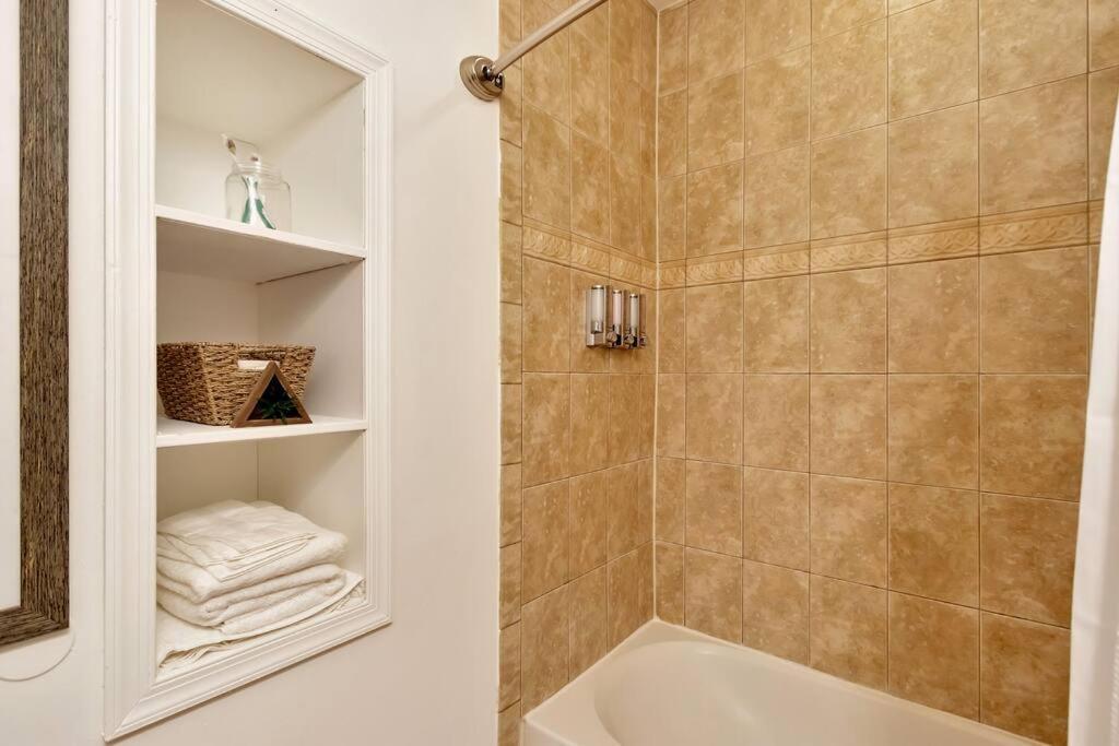 Dc A Lovely Urban Oasis Condo Washington Bagian luar foto